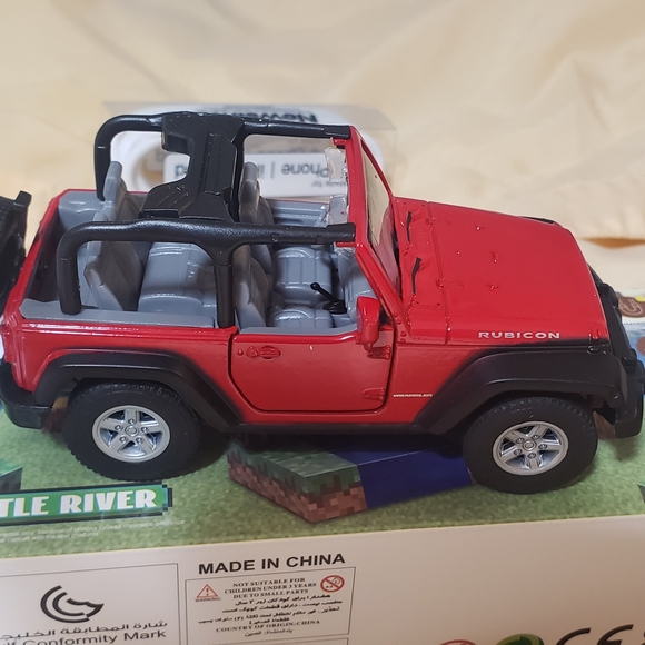 Hello Kitty Pink and White Accessories with Red Toy Jeep - Picture 2 of 7